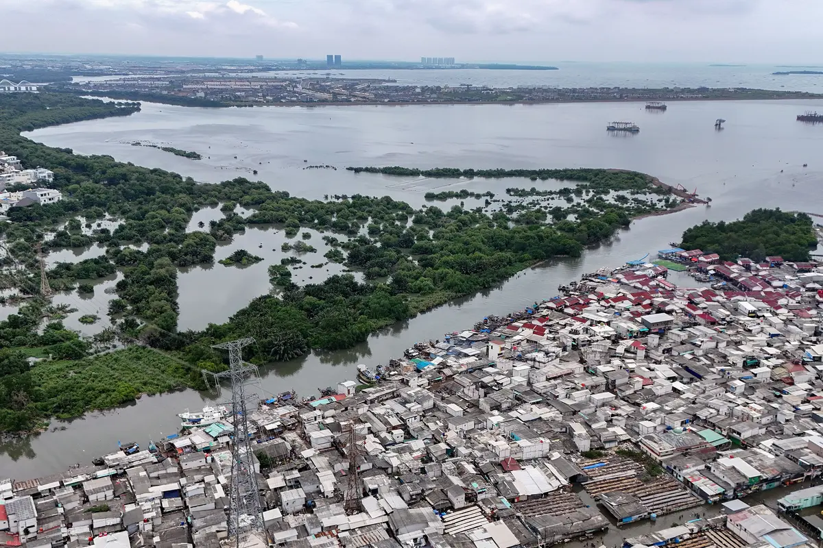 Pemandangan Udara Pesisir Jakarta yang Terendam Banjir Rob