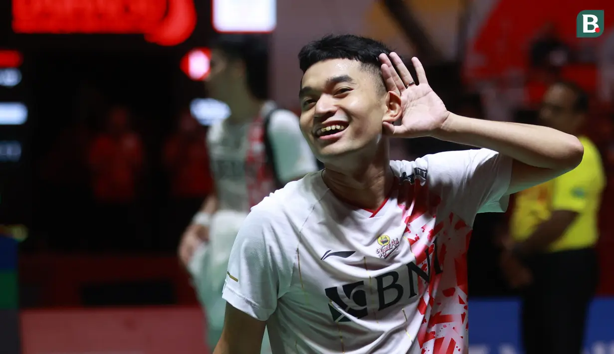 <p>Pebulutangkis ganda putra Indonesia, Leo Rolly Carnando merayakan kemenangan saat melawan pebulutangkis ganda putra Jepang, Takuro Hoki/Yugo Kobayashi pada laga semifinal Indonesia Masters 2023 di Istora Senayan, Jakarta, Sabtu (28/01/2023). Leo/Daniel menang dengan skor 18-21, 21-17, 21-3. (Bola.com/M. Iqbal Ichsan)</p>