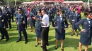 Perwira Remaja dari TNI Angkatan Udara berfoto usai dilantik Presiden Joko Widodo, di Istana Merdeka, Jakarta, Selasa (25/7). Dalam acara ini Jokowi melantik 729 orang Calon Perwira Remaja (Capaja) TNI-Polri. (Liputan6.com/Angga Yuniar)