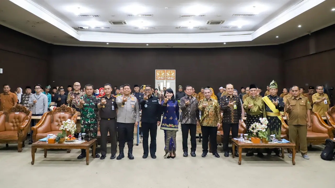 Staf Khusus Kementerian ATR/BPN, Rezka Oktoberia  saat sosialisasi di Kantor Bupati Pelalawan, Riau. (Istimewa)