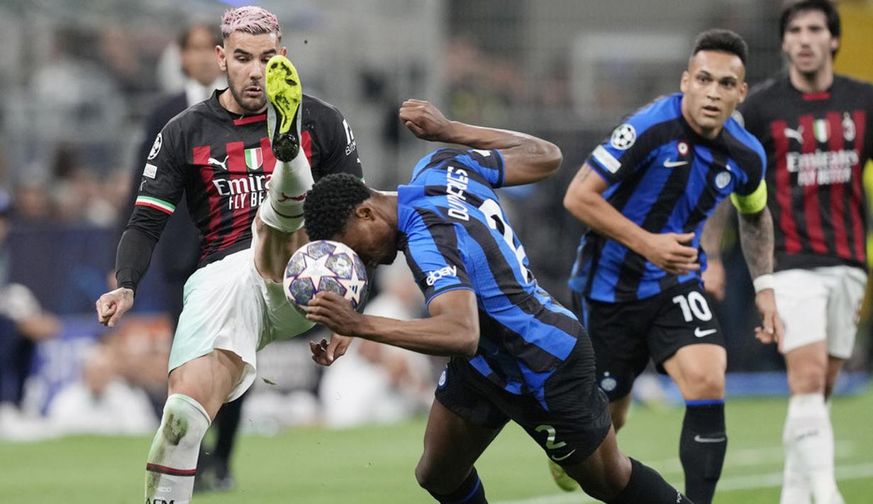 Inter tampil lebih percaya diri di laga ini. Milan mencoba segala cara untuk mengejar ketinggalan, tapi pertahanan Inter tampil impresif. (AP Photo/Antonio Calanni)