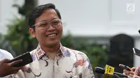 CEO Bukalapak, Achmad Zaky memberikan keterangan seusai menemui Presiden Joko Widodo (Jokowi) di Istana Merdeka, Jakarta, Sabtu (16/2). Zaky meminta maaf perihal kicauannya yang diprotes oleh para pendukung Jokowi. (Liputan6.com/Angga Yuniar)
