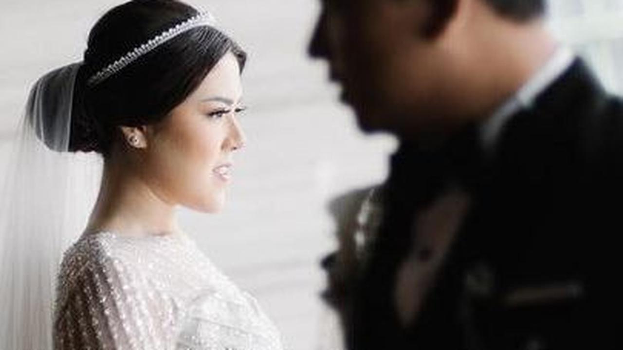 Berkonsep Intimate Wedding, Intip Momen Pernikahan Tina Toon di Bulan Juni yang Baru Dipublish