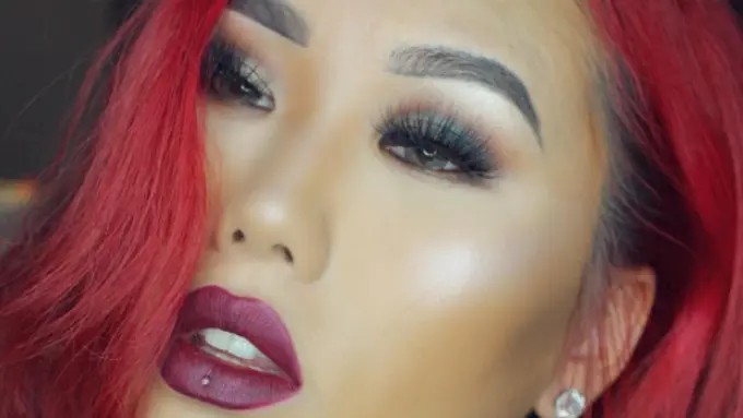 Lipstik Maroon Hadirkan Tampilan Wajah Lebih Seksi
