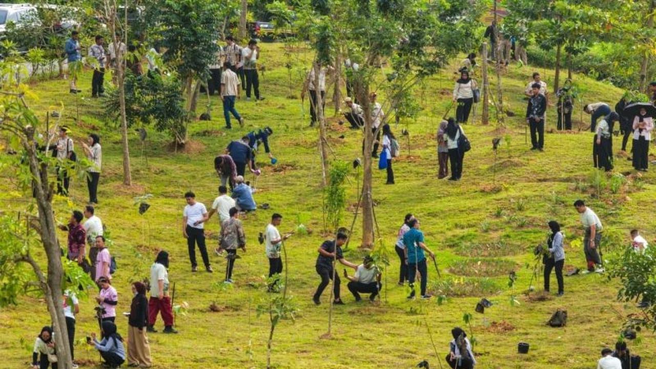 Otorita IKN dan Perbanas Perkuat Penghijauan dengan Penanaman 1.153 Pohon di Kawasan Inti