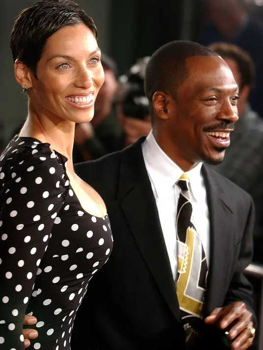Pada tahun 1993 Eddie Murphy mengikat janji suci pernikahan dengan Nicole Mitchell. Dari pernikahannya tersebut mereka dikaruniai lima orang anak, namun sayang pernikahan mereka harus berakhir dengan perceraian di tahun 2006. (AFP/Bintang.com)