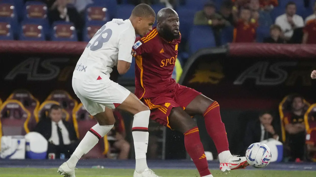 Foto: Debut Pahit Romelu Lukaku, AS Roma Dipermalukan 10 Pemain AC Milan di Liga Italia