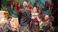 6 Potret Detail Kebaya Pertunangan Full Payet Rara LIDA, Serasi dengan Aladull