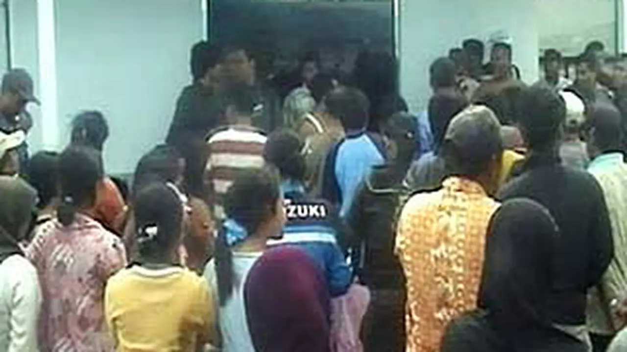 120110terk6_demo-cilegon.jpg