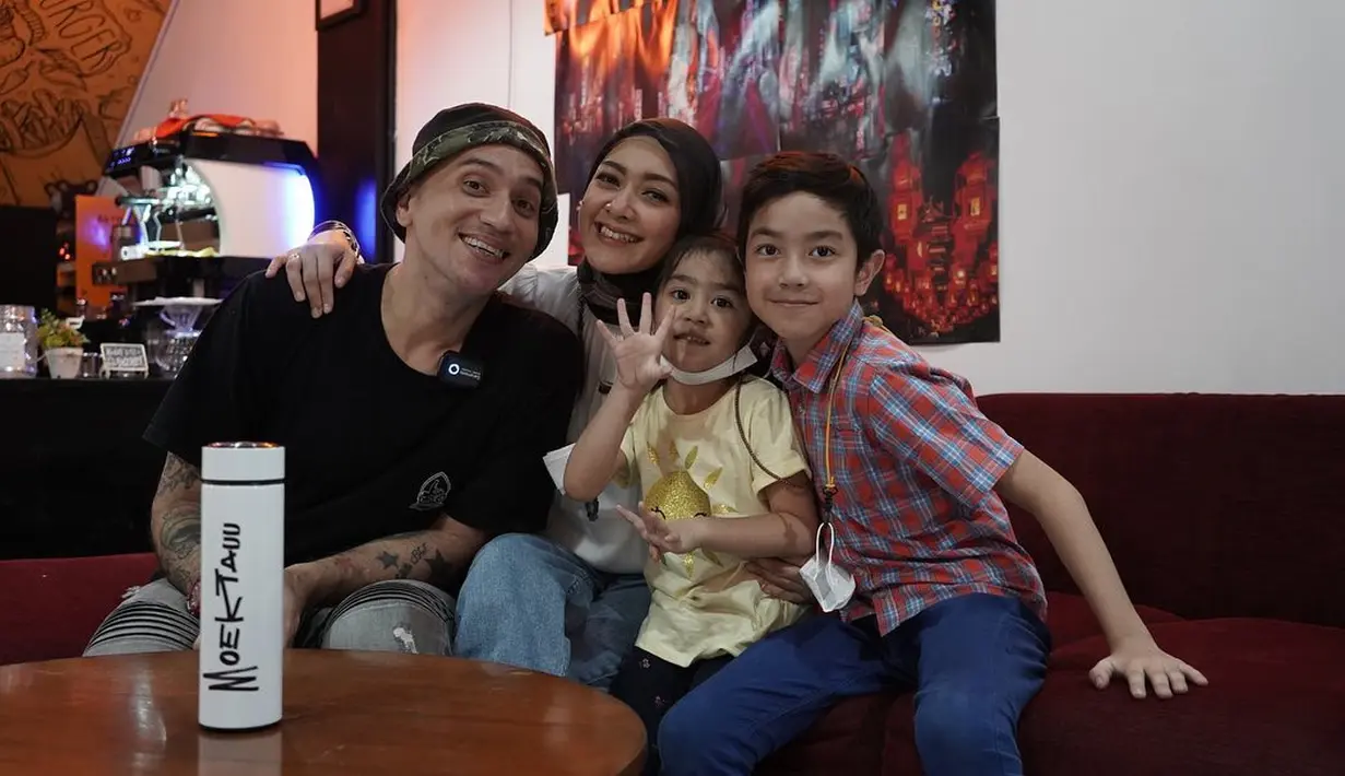 "Semoga Allah selalu melindungin kalian dan memberikan kesehatan untuk kalian. Thank you so much!!!!," ungkapnya. (Instagram/iskak_gary)