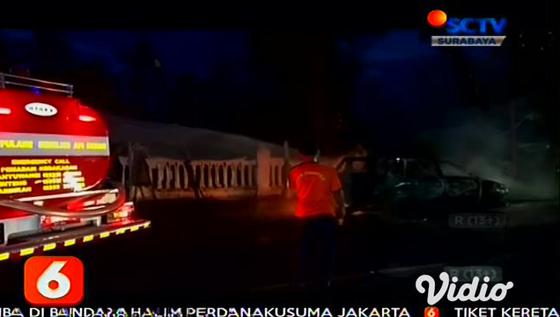 VIDEO: Minibus Ludes Terbakar di Banyuwangi, Pasutri Selamat dari Musibah
