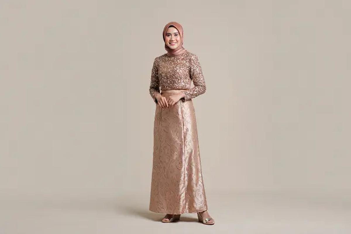 10 Model Long Dress Brokat Kombinasi Payet Terbaru, Stylish untuk Wanita Muda