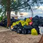 Tumpukan sampah di salah satu sisi Pulau Derawan. (foto: Liputan6.com/Zuhrie)