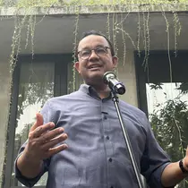 Anies Baswedan merespons keputusan Ganjar Pranowo yang memilih jadi oposisi dari pemerintahan Prabowo-Gibran. Anies menegaskan, dirinya akan tetap konsisten di jalan perubahan. (Liputan6.com/Winda Nelfira)