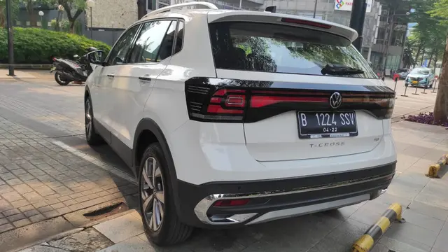 Lampu belakang LED berbentuk huruf C tampil memanjang untuk mempertegas desain bagian belakang yang kuat (Arief A/Liputan6.com)