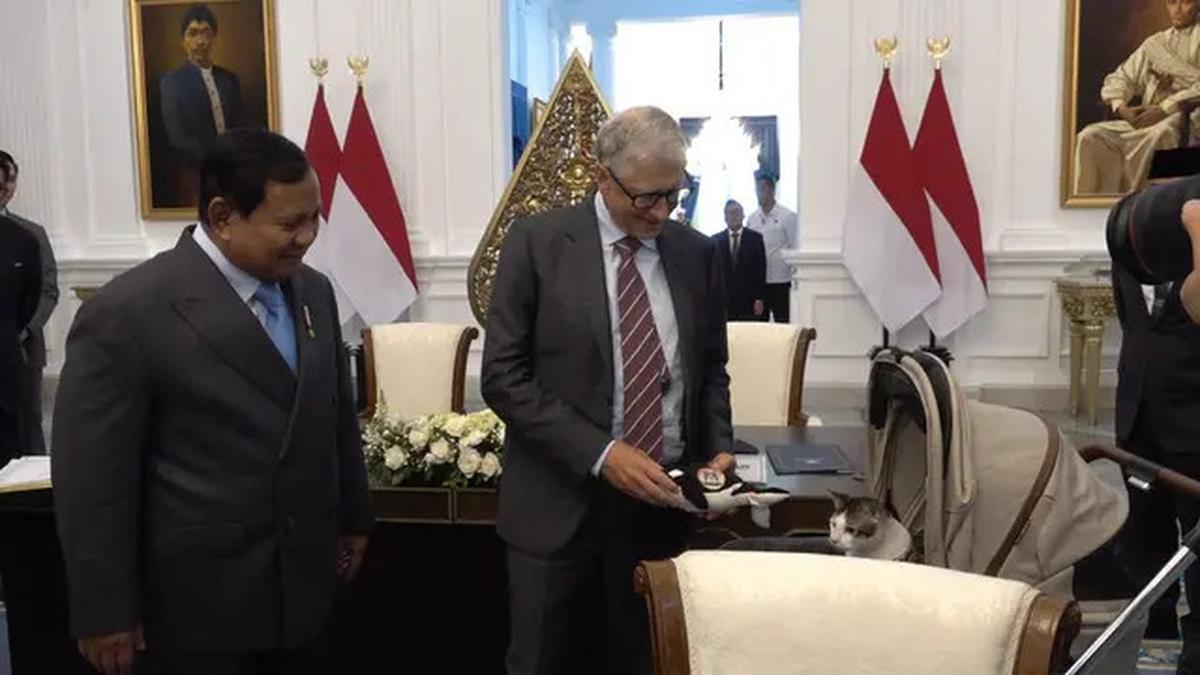 Kilas Balik Batik Bill Gates Kreasi Maestro Batik Indonesia