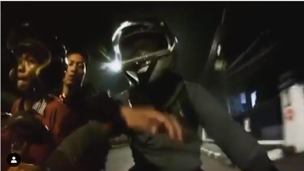 Video detik-detik pemotor lolos dari begal, ini modusnya