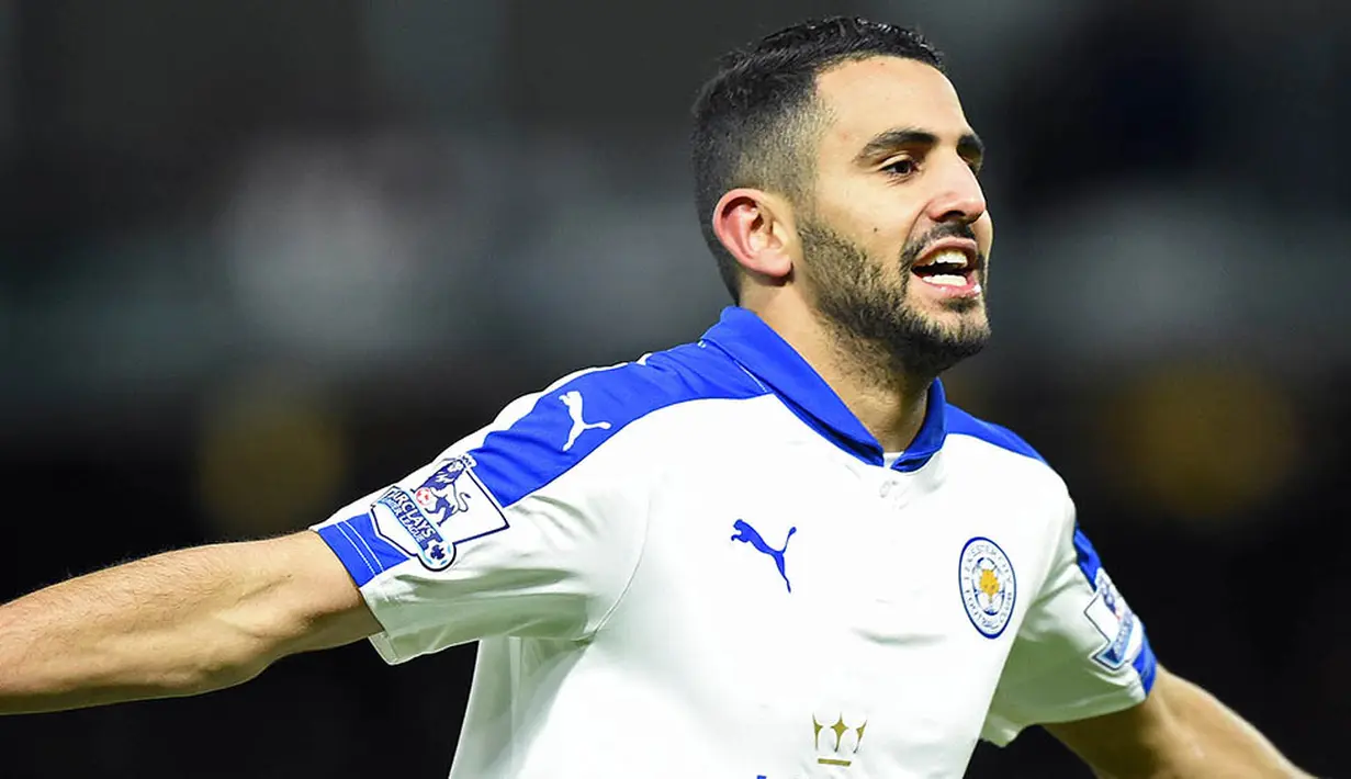 10. Riyad Mahrez, gelandang ini berhasil membawa Leicester juara Premier League musim 2015/2016 lalu. Pria Aljazair ini merupakan talenta hasil bidikan Ranieri dan sukses dipoles hingga menjadi bintang. (AFP/Olyy Greenwood)