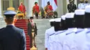 Presiden Joko Widodo bertindak sebagai inspektur upacara dalam Prasetya Perwira (Praspa) TNI-Polri tahun 2022 di Istana Merdeka, Jakarta, Kamis (14/7/2022). Dalam kesempatan tersebut, Kepala Negara melantik dan mengambil sumpah calon perwira remaja (capaja) yang berjumlah 754 orang dari matra TNI dan Kepolisian. (Foto: Biro Pers Sekretariat Presiden)