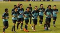Jelang berlaga melawan Suriah, timnas Indonesia kembali berlatih di Stadion GBK Jakarta, (14/11/2014). (Liputan6.com/Helmi Fithriansyah)