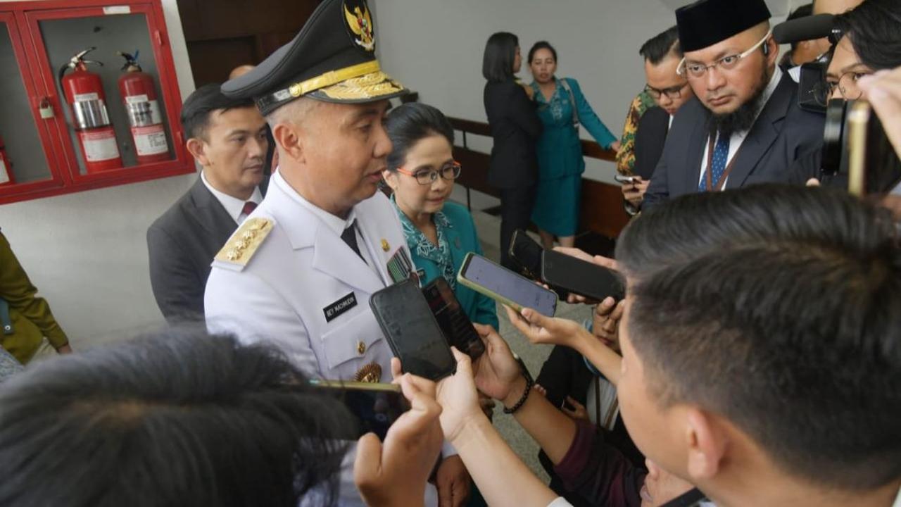Selain itu, tugasnya adalah memastikan ASN Pemprov Jabar netral dan bisa mengikuti peralihan kepemimpinan gubernur definitif nanti.
