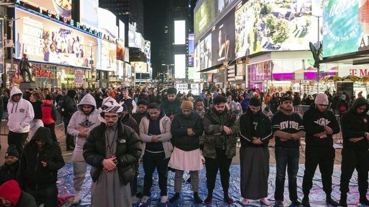 Sholat Tarawih di Times Square