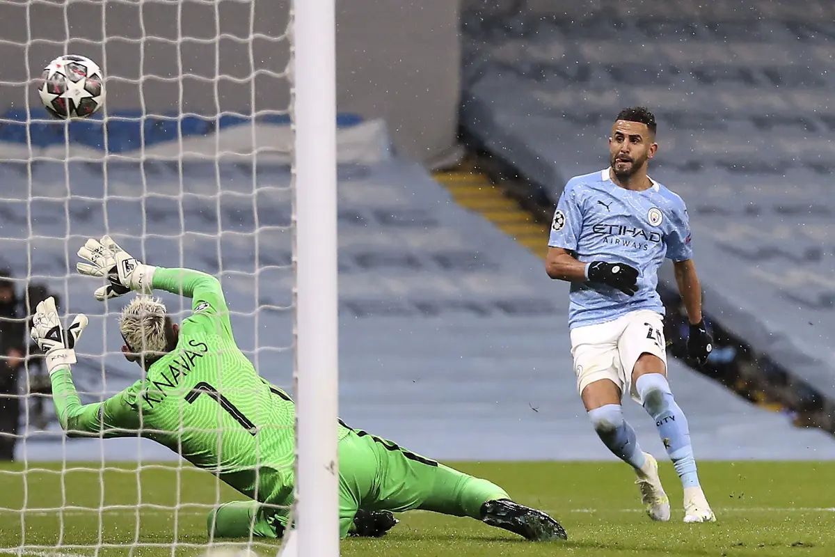 FOTO: Sejarah! Singkirkan PSG, Manchester City Kali Pertama Lolos ke Final Liga Champions - Riyad Mahrez