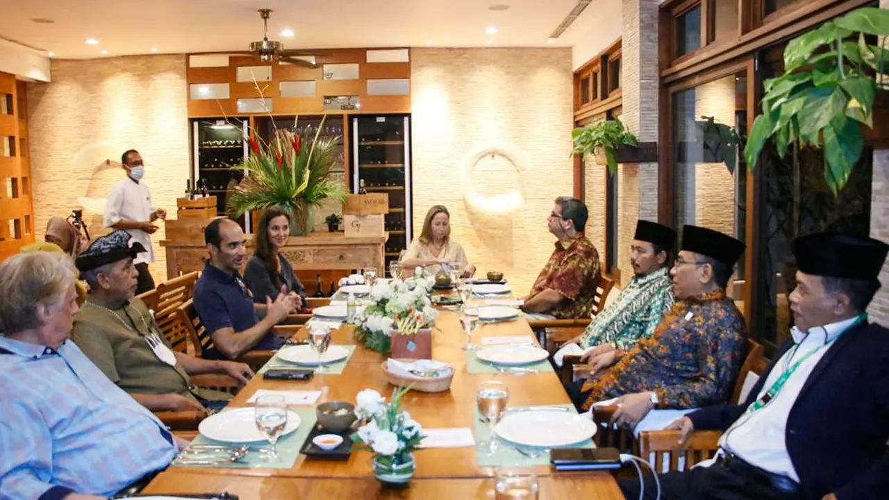Ketua Umum Pengurus Besar Nahdlatul Ulama (PBNU) KH Yahya Cholil Staquf beserta Panitia Pelaksana Forum Religion Twenty (R20) sudah tiba di Bali pada Jumat (28/10/2022). (Foto: PBNU/Liputan6.com)