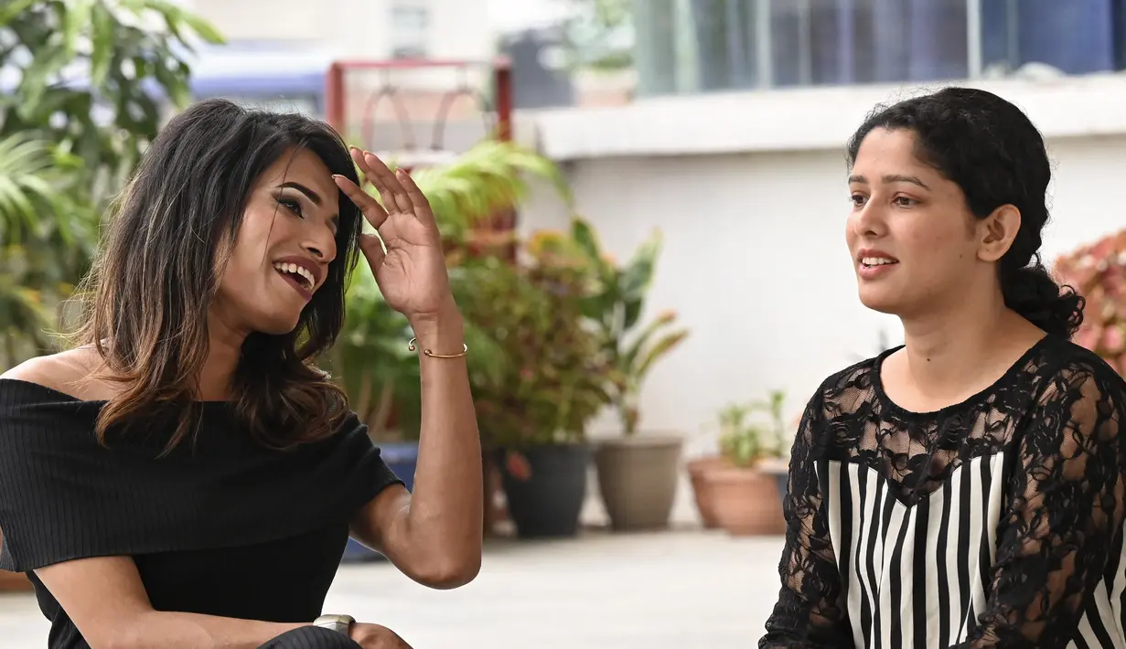 Sokal, yang namanya berarti "fajar" dalam bahasa Bengali, bulan ini dinobatkan sebagai runner-up kedua dalam Miss Evergreen Bangladesh 2023. (Munir uz ZAMAN / AFP)