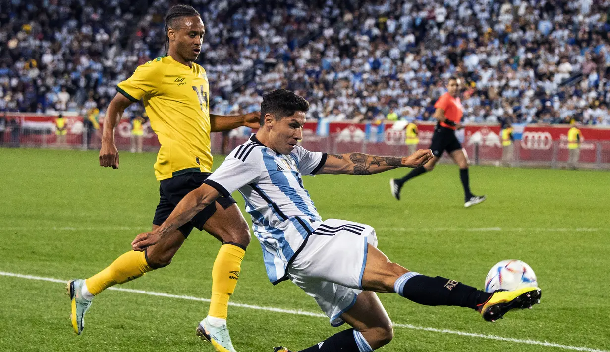 Hingga lima menit menjelang akhir pertandingan skor 1-0 masih tetap bertahan. (AP/Eduardo Munoz Alvarez)