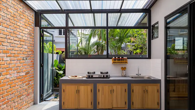 Rumah Sederhana dengan Dapur Semi Outdoor Anti Sumpek