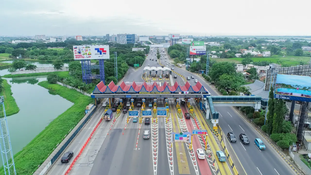 Lalu lintas kendaraan yang meninggalkan Jabodetabek H-1 Maulid Nabi 2025 melalui jalan tol yang dikelola oleh Jasa Marga. (Dok JSMR)