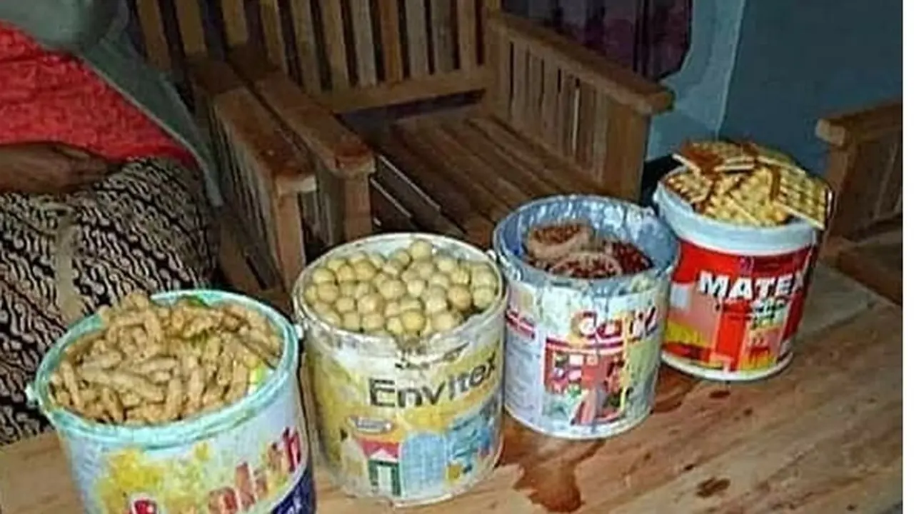 6 Potret Nyeleneh Taruh Makanan di Tempat Tak Semestinya