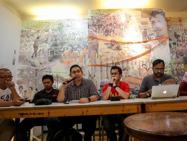 Sejumlah aktivis Koalisi Masyarakat Sipil yang terdiri dari Kontras, LBH Jakarta, YLBHI dan ICW memberi keterangan terkait penangkapan penyidik KPK Novel Baswedan oleh Bareskrim Polri, di Jakarta, Jumat (1/5/2015). (Liputan6.com/Faizal Fanani)