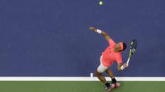 Rafael Nadal melakukan servis kearah lawannya petenis Serbia, Dusan Lajovic pada babak pertama Tenis AS Terbuka 2017 di Arthur Ashe Stadium, New York,  (29/8/2017). Nadal menang 8-6, 6-2, 6-2. (AP/Julie Jacobson)