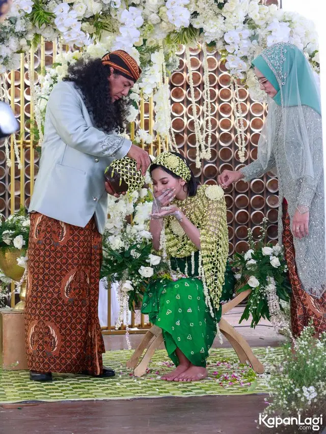 Prosesi siraman Glenca Chysara, Sabtu (19/11/2022). (Foto: KapanLagi/Muhammad Akrom Sukarya)