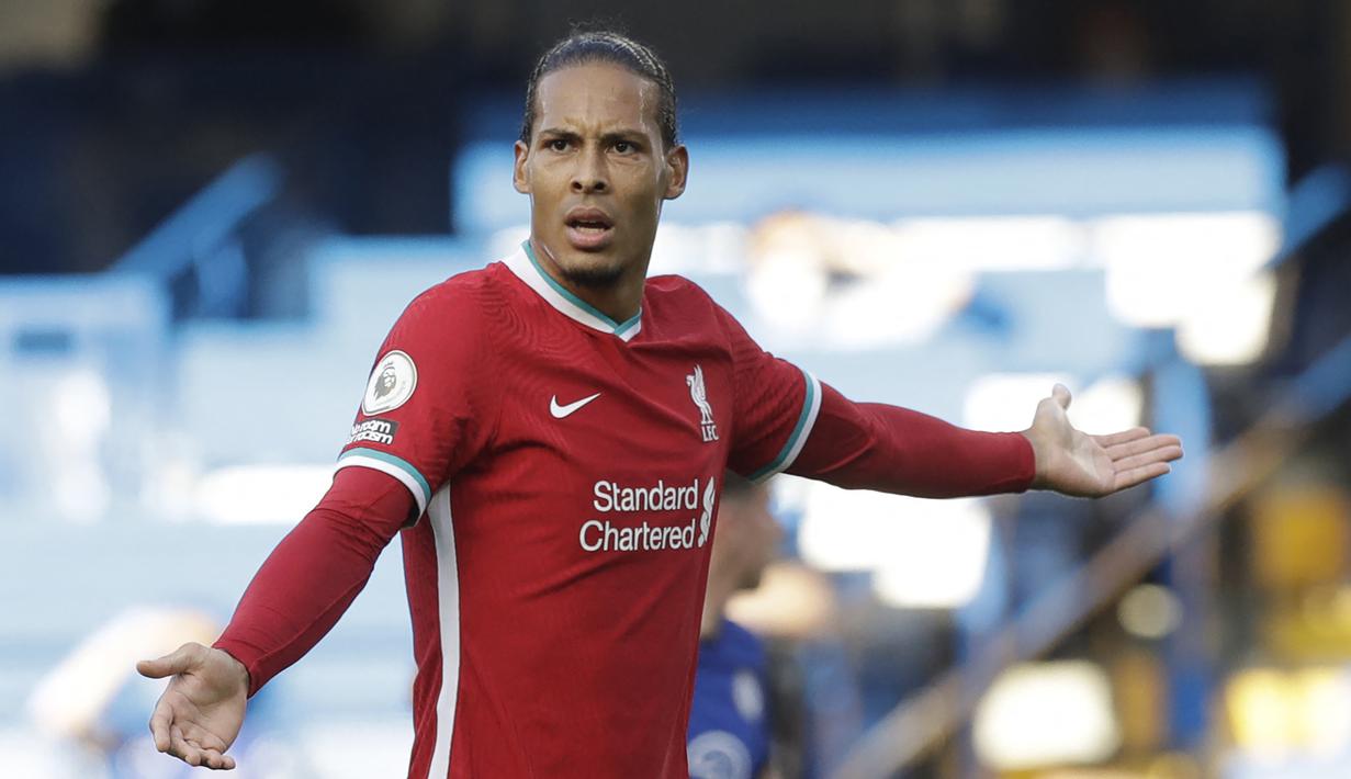 Virgil van Dijk. Bek asal Belanda ini didatangkan Liverpool pada pertengahan musim 2017/2018 dari Southampton dengan nilai transfer 75 juta Poundsterling, lebih besar dari penawaran Manchester United kepada Southampton meski lebih dulu bernegosiasi. (AFP/Matt Dunham/Pool)