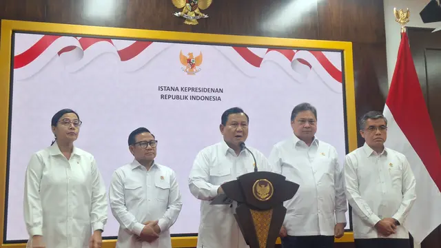 Presiden Prabowo Subianto mengumumkan kenaikan Upah Minimum Nasional tahun 2025. (Liputan6.com/Lizsa Egeham)