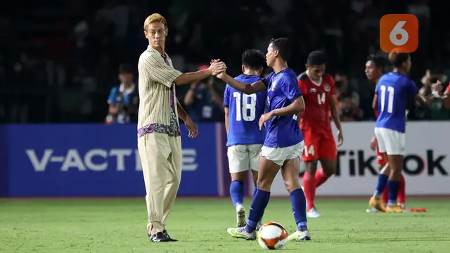 Foto: Gaya Nyentrik Keisuke Honda saat Laga Kamboja Melawan Timnas Indonesia di SEA Games 2023, Jadi Laga Terakhir Bareng Angkor Warriors