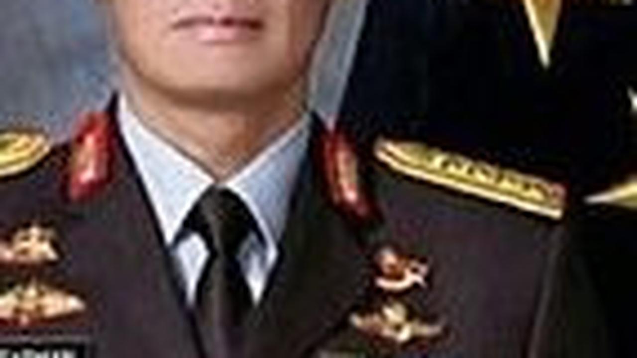 Bergabung juga dalam Dewan Penasihat, ada mantan Kapolri era Presiden Susilo Bambang Yudhoyono, Jenderal Purnawirawan Sutarman.<br>