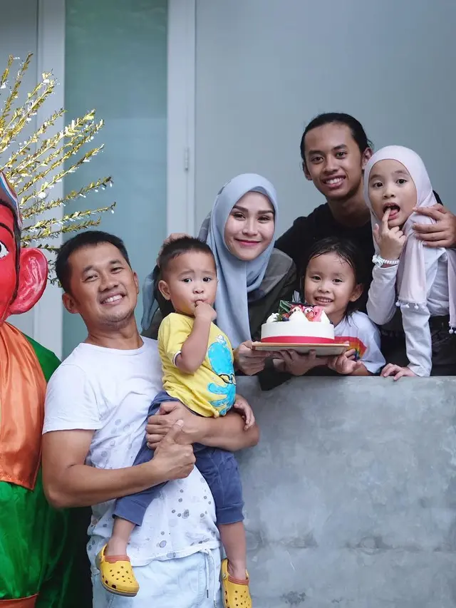 [Bintang] Zaskia Adya Mecca