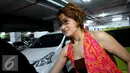  Puluhan wartawan pun menunggu Marshanda untuk bicara mengenai kedekatannya dengan Egi John. Namun apa daya, bukan jawaban yang didapat, wartawan hanya kejar-kejaran dengan Marshanda, Jakarta, Rabu (29/7/2015).(Liputan6.com/Faisal R Syam)