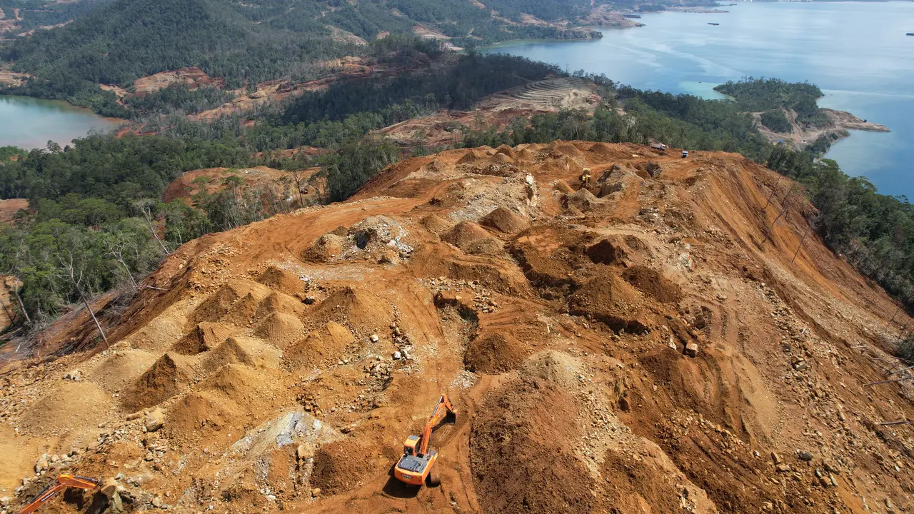 Lokasi hutan dan aktifitas pertambangan nikel di Konawe Utara.(Liputan6.com/Ahmad Akbar Fua)