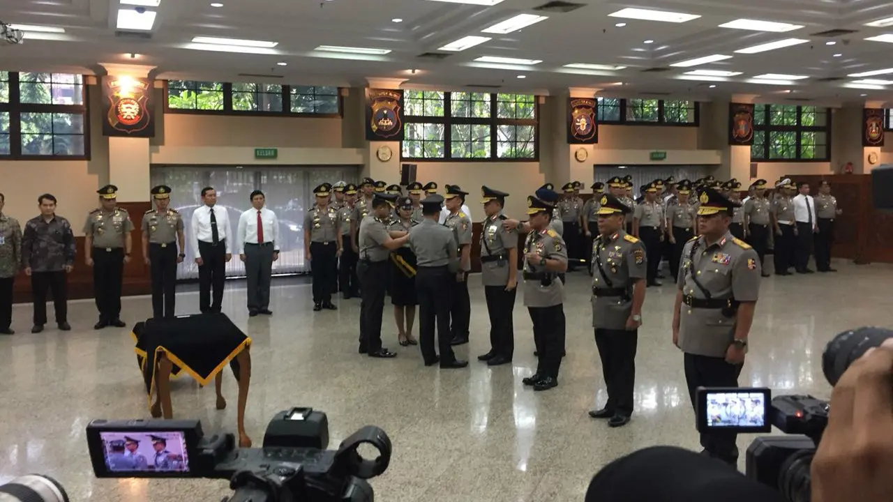 Kapolri memimpin Sertijab Asops Irjen M Iriawan yang dimutasi menjadi perwira tinggi di Lemhannas