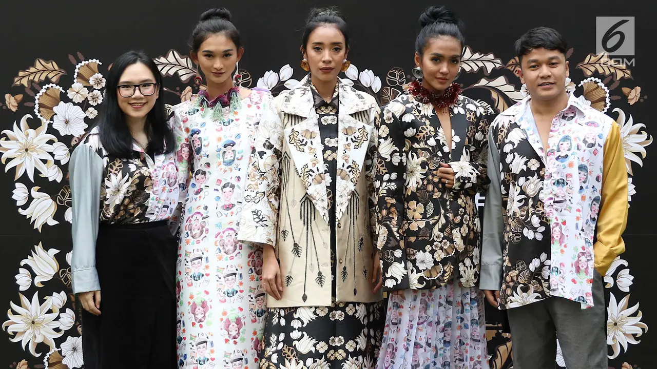 Akan ke Paris, Tities Sapoetra Pamerkan Busana Rancangannya
