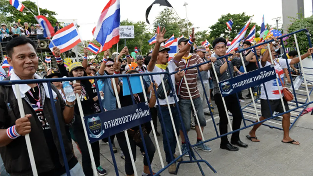 demo-thailand-131129b.jpg