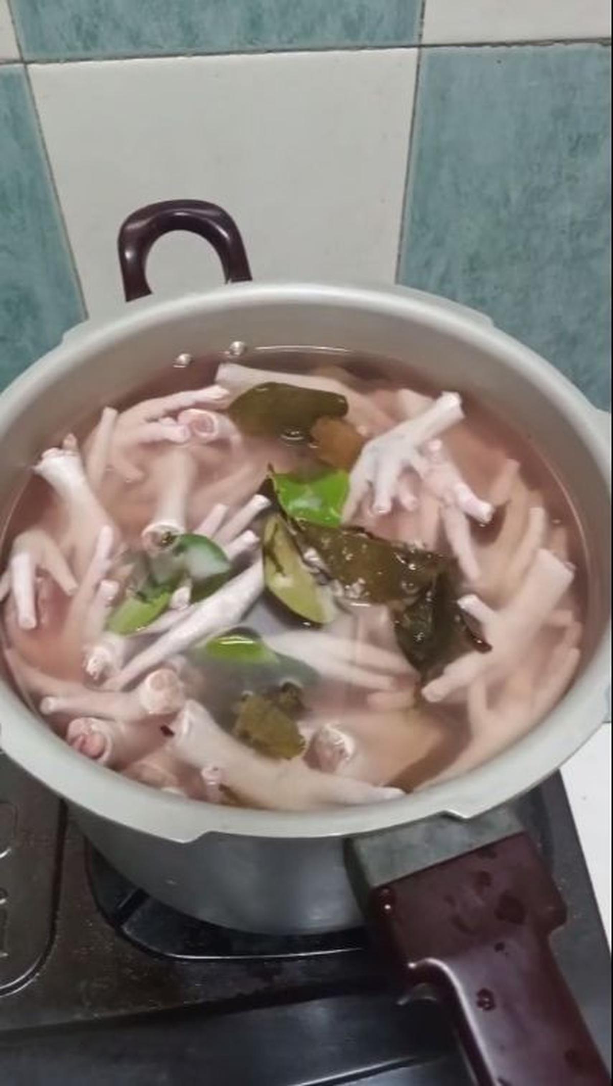 Tambahkan Daun Salam