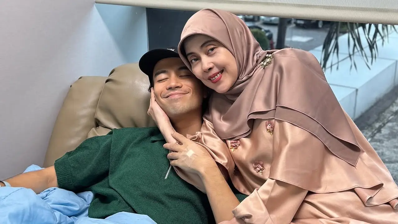 Vidi Aldiano dan Ibunda (instagram @vidialdiano)