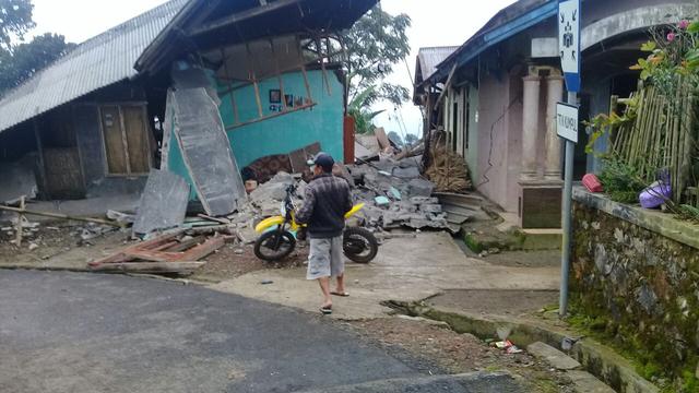 Gempa merusak gedung sekolah dan rumah di Kalibening, Banjarnegara. (Foto: Liputan6.com/SRU Banjarnegara/Muhamad Ridlo)