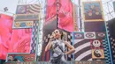 Masih ada satu catatan menarik dari Synchronize Festival 2022 yang digelar di Jakarta dari 7 hingga 9 Oktober 2022. Salah satunya, Andien yang tampil dengan rambut keriting dan kostum silver layaknya superhero. Pelantun “Pulang” dan “Gemintang” berbagi cerita soal rencana terburuk batal manggung lantaran hujan yang melanda Ibu Kota tak kunjung reda. (Foto: Dok. Instagram @andienaisyah)